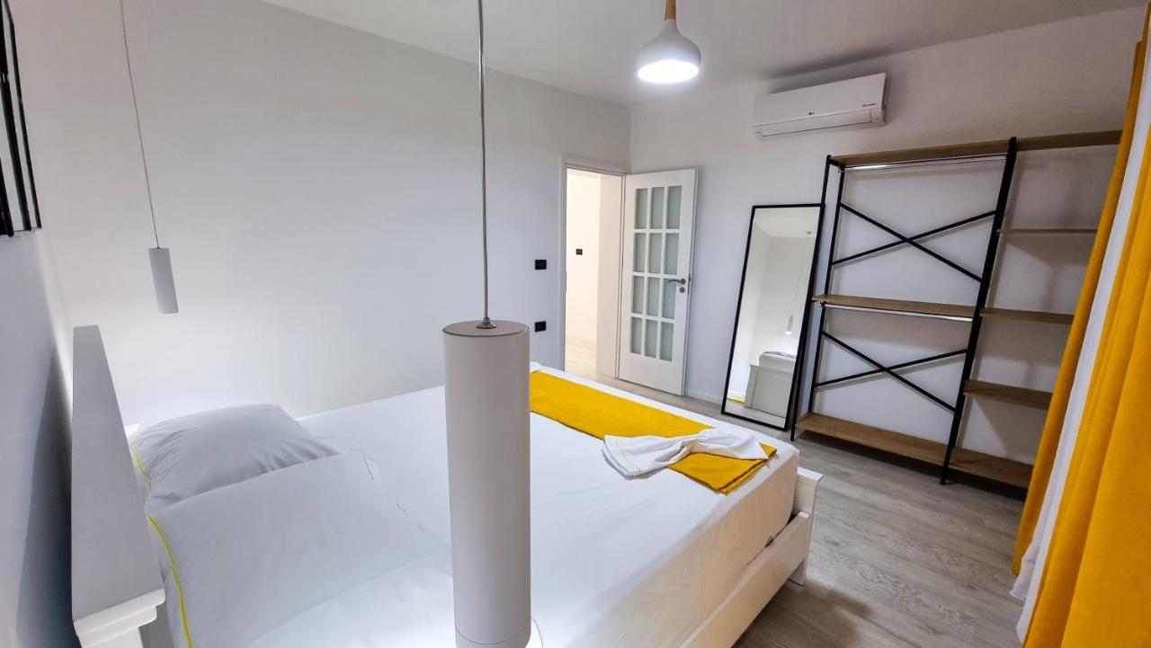 'The Yellow' Condo Berat Eksteriør bilde