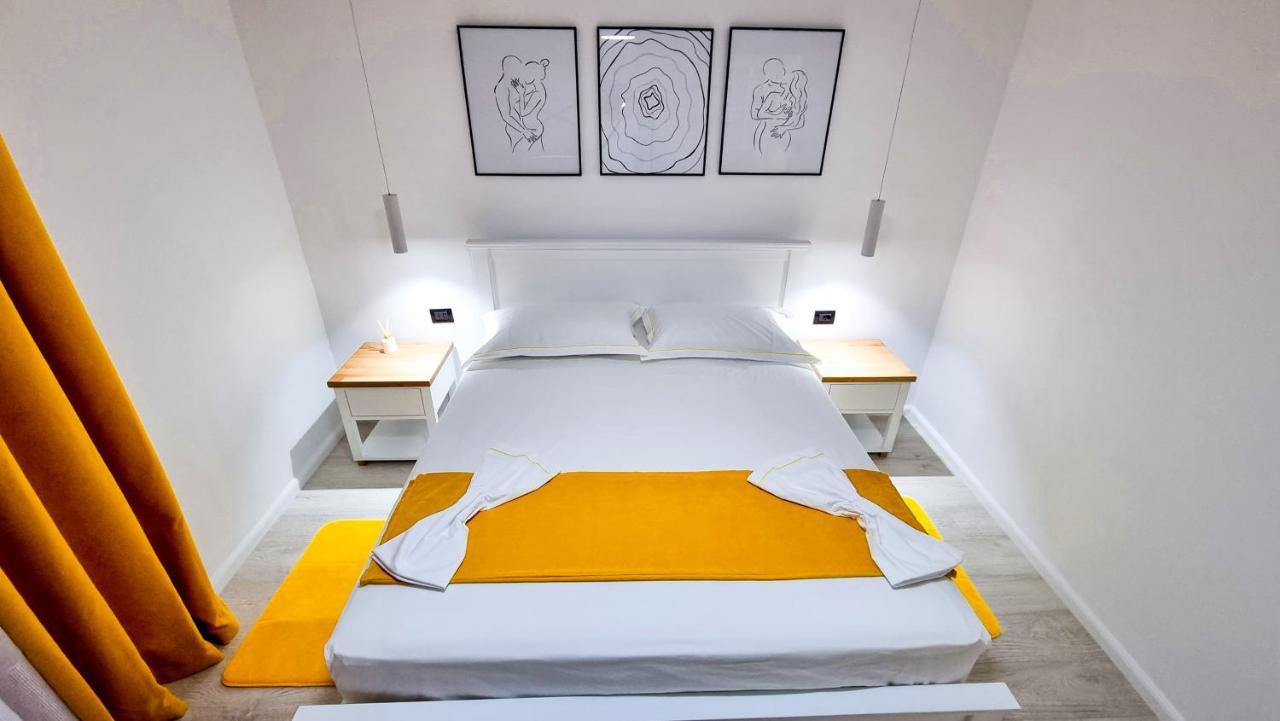 'The Yellow' Condo Berat Eksteriør bilde
